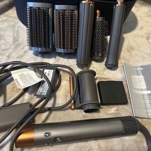 Dyson Airwrap™ Multi-Styler Complete Long used twice.